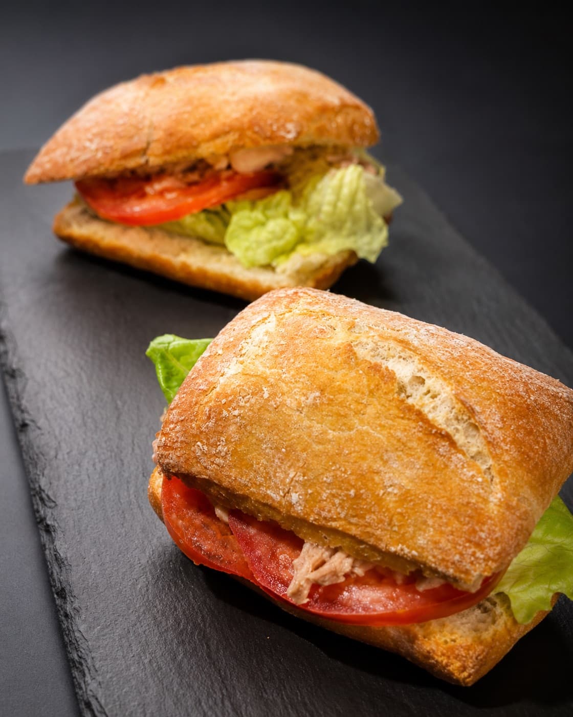 Atún con tomate