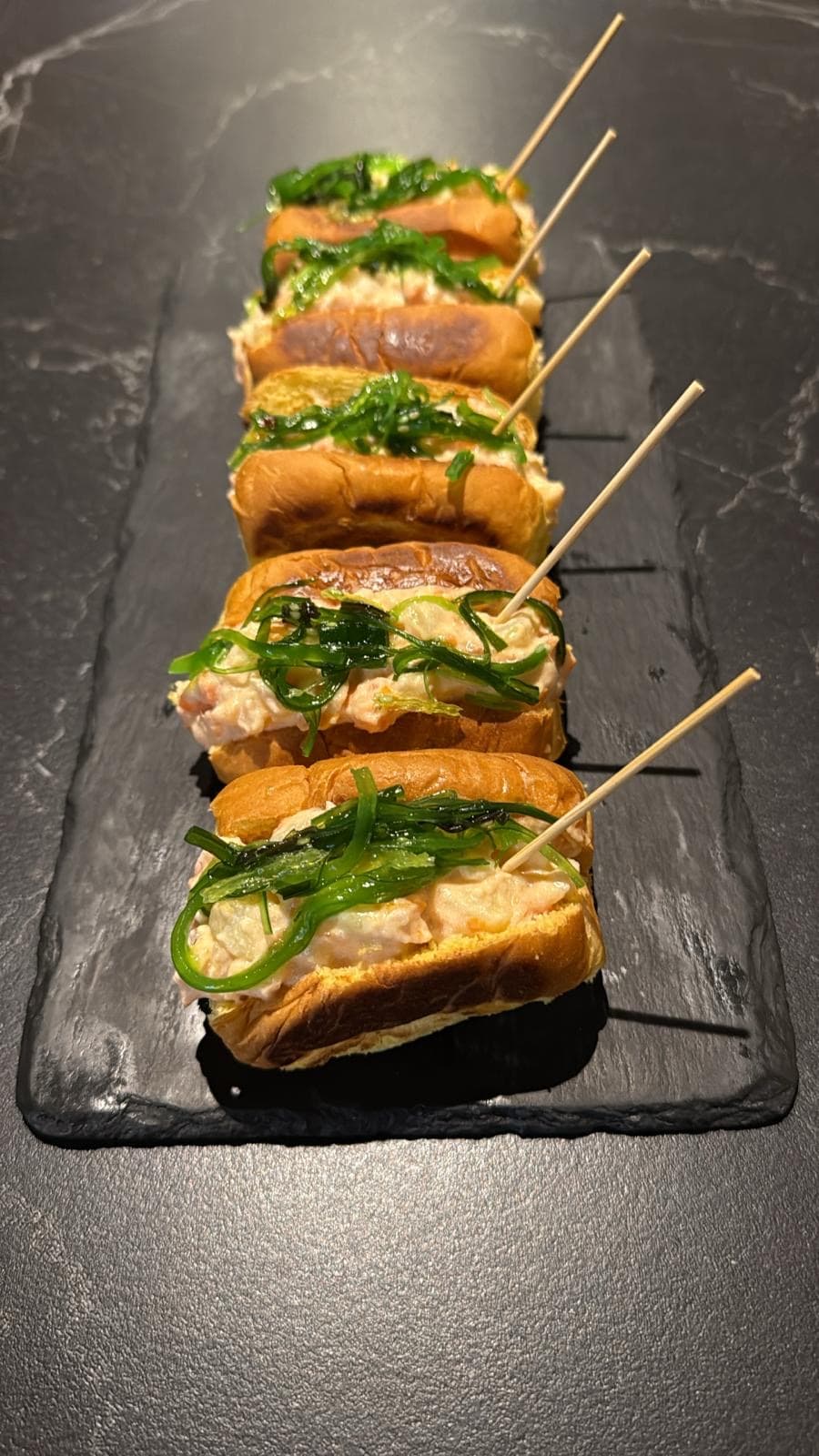 Brioche de ensaladilla de gamba