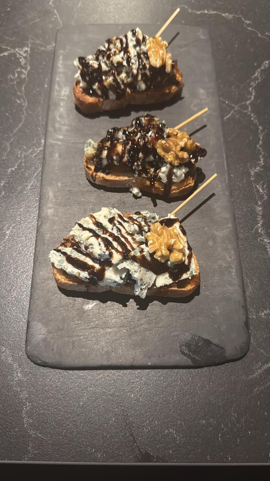 Roquefort con cebolla caramelizada