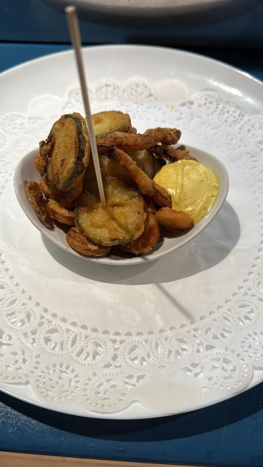 Verduritas en tempura con mayonesa de curry