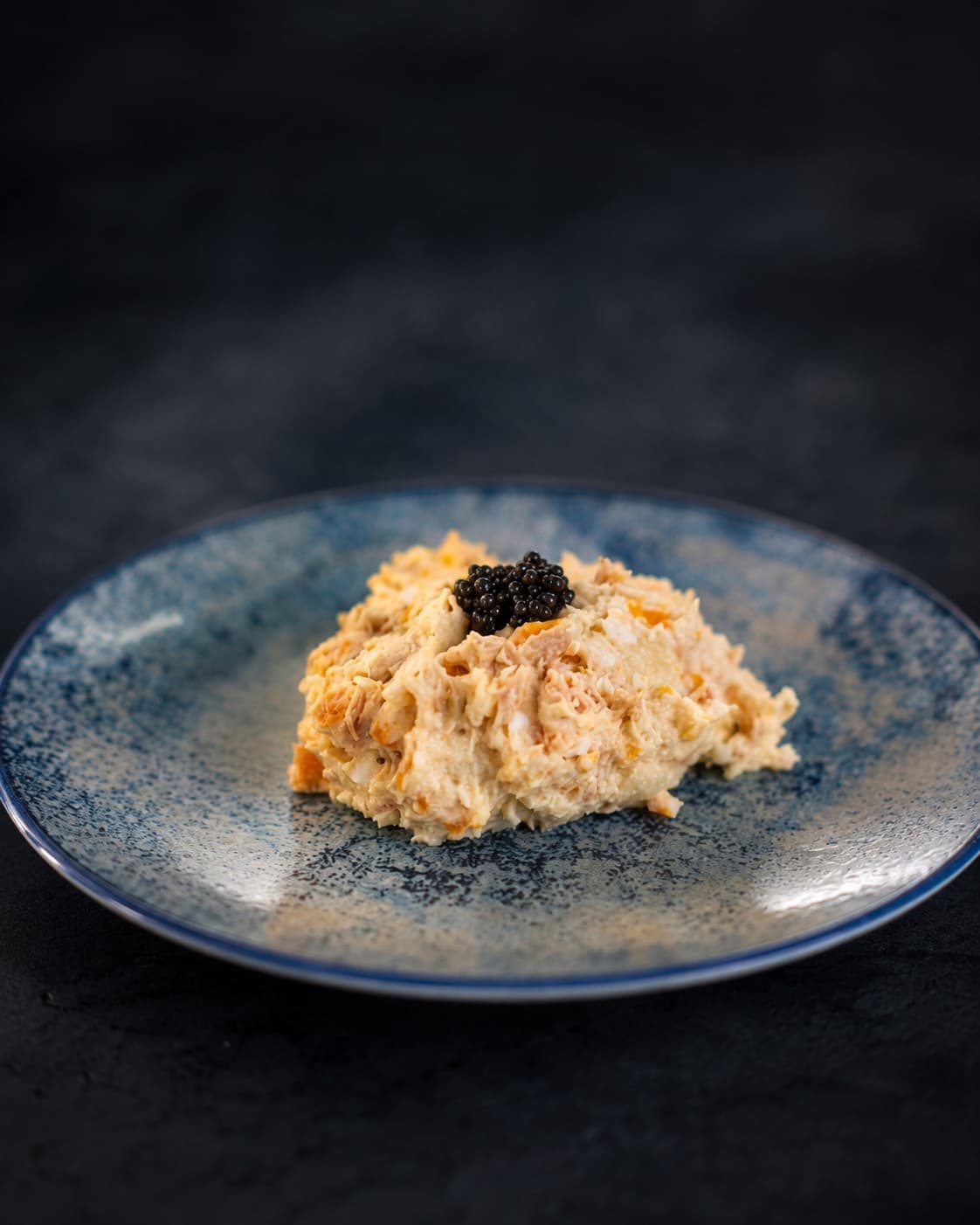 Ensaladilla rusa con caviar de río
