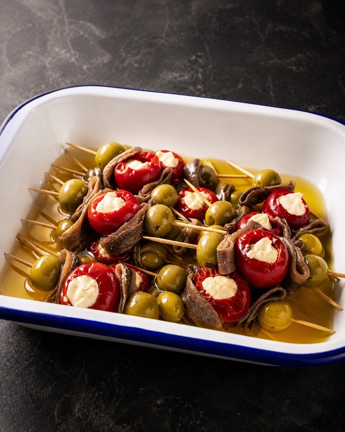 Gilda de tomate relleno con queso y anchoa